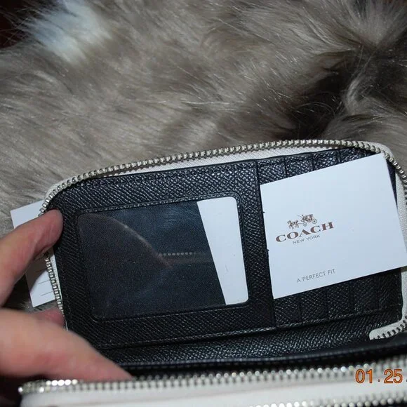 Coach Wallet Wristlet NEW - Picture 8 of 8